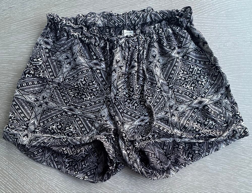 KAVU Womens Large Geometric Tribal Print Smocked Elastic Waist Lounge Shorts B&T